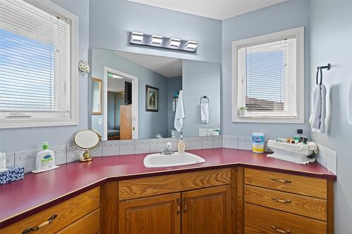 3285 Sundance Drive, West Kelowna, BC - Indoor Photo Showing Bathroom