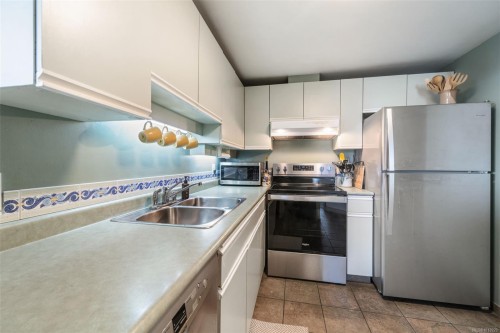 605-1234 Wharf St, Victoria, BC - Indoor Photo Showing Kitchen With Double Sink