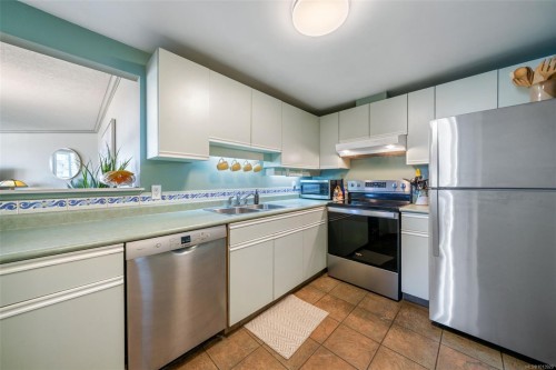 605-1234 Wharf St, Victoria, BC - Indoor Photo Showing Kitchen With Double Sink
