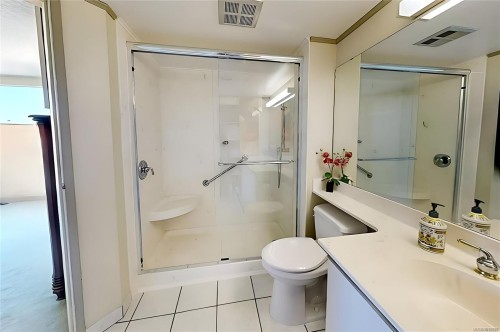 605-1234 Wharf St, Victoria, BC - Indoor Photo Showing Bathroom