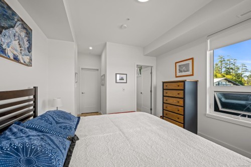 406-536 Island Hwy South, Campbell River, BC - Indoor Photo Showing Bedroom