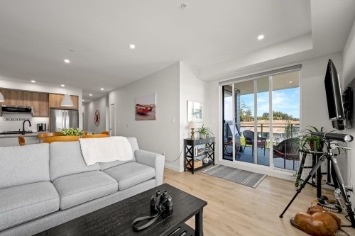 406-536 Island Hwy South, Campbell River, BC - Indoor Photo Showing Living Room