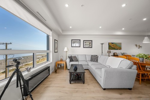 406-536 Island Hwy South, Campbell River, BC - Indoor Photo Showing Living Room