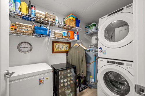 406-536 Island Hwy South, Campbell River, BC - Indoor Photo Showing Laundry Room