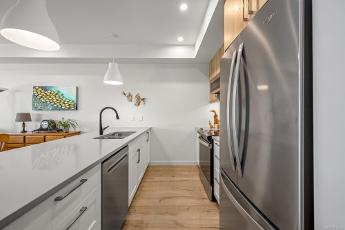 406-536 Island Hwy South, Campbell River, BC - Indoor Photo Showing Kitchen With Double Sink With Upgraded Kitchen