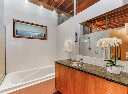 8909 Park Pacific Terr, North Saanich, BC 