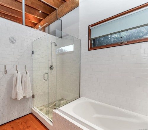 8909 Park Pacific Terr, North Saanich, BC 