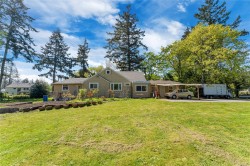 753 Sayward Rd  Saanich, BC V8Y 1R3