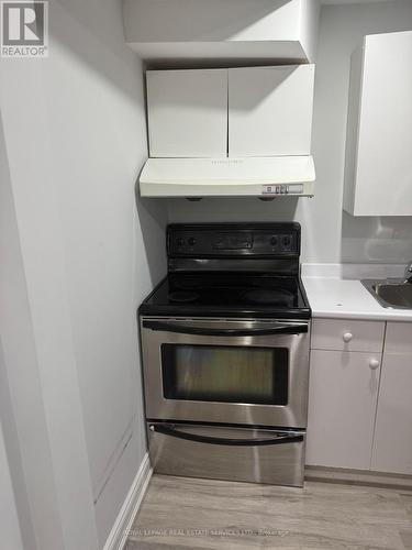 Bsmt - 858 Khan Crescent, Mississauga, ON - Indoor Photo Showing Kitchen