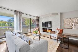 104-21 Ch. du Bord-du-Lac-Lakeshore  Pointe-Claire, QC H9S 5N3