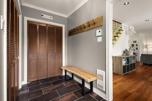 Hall d'entrée/Vestibule - 201 Ch. De La Sablière, Sutton, QC - Indoor Photo Showing Other Room