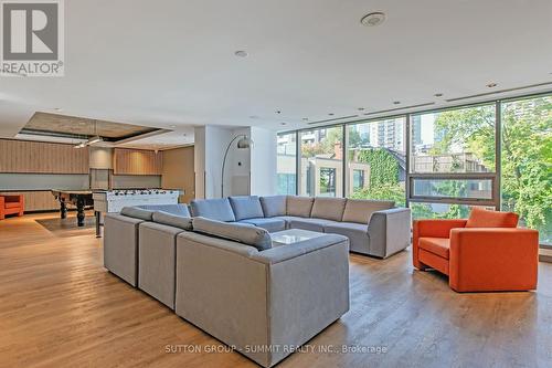 801 - 281 Mutual Street, Toronto, ON - Indoor Photo Showing Living Room