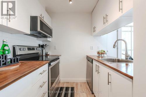 801 - 281 Mutual Street, Toronto, ON - Indoor Photo Showing Kitchen
