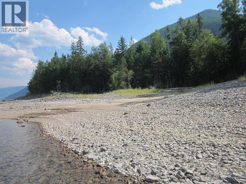 200 Lower Arrow Lake, Castlegar, BC 