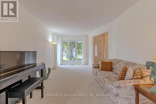 612 Chenier Way, Ottawa, ON - Indoor Photo Showing Living Room