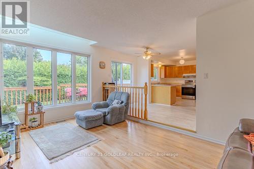 612 Chenier Way, Ottawa, ON - Indoor Photo Showing Living Room