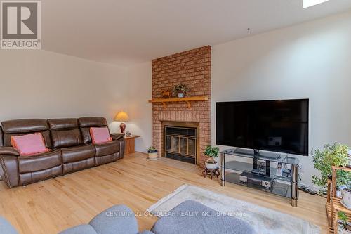 612 Chenier Way, Ottawa, ON - Indoor Photo Showing Living Room With Fireplace