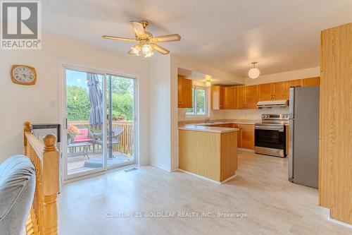 612 Chenier Way, Ottawa, ON - Indoor Photo Showing Kitchen