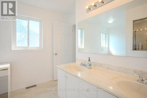 612 Chenier Way, Ottawa, ON - Indoor Photo Showing Bathroom