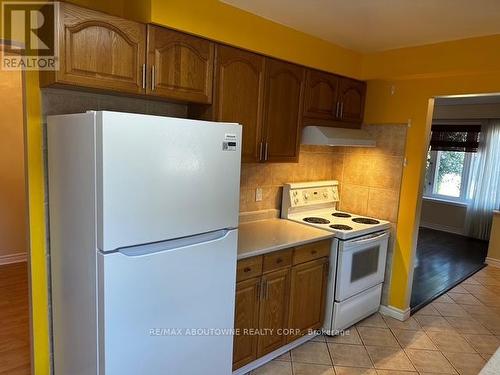 597 Upper Paradise Road, Hamilton, ON - Indoor Photo Showing Kitchen