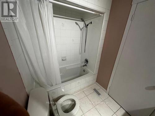 597 Upper Paradise Road, Hamilton, ON - Indoor Photo Showing Bathroom