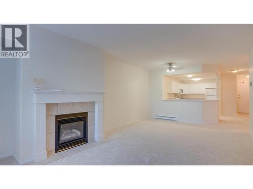555 Houghton Road Unit# 115, Kelowna, BC - Indoor Photo Showing Living Room With Fireplace