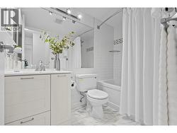 Full Bathroom - 