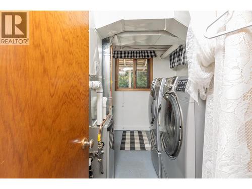 3591 65 Avenue Nw, Salmon Arm, BC - Indoor Photo Showing Laundry Room