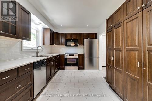 7079 Second Line W, Mississauga, ON - Indoor Photo Showing Kitchen With Double Sink
