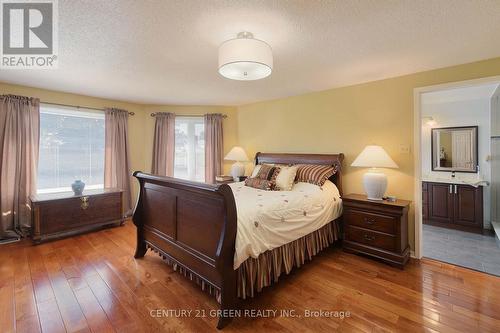 418 Chieftan Circle, Mississauga, ON - Indoor Photo Showing Bedroom