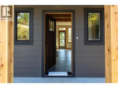 145 Lakeview Drive, Nelson, BC - Outdoor With Exterior