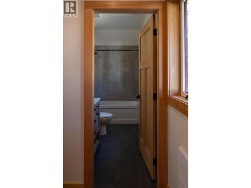 145 Lakeview Drive, Nelson, BC - Indoor Photo Showing Bathroom