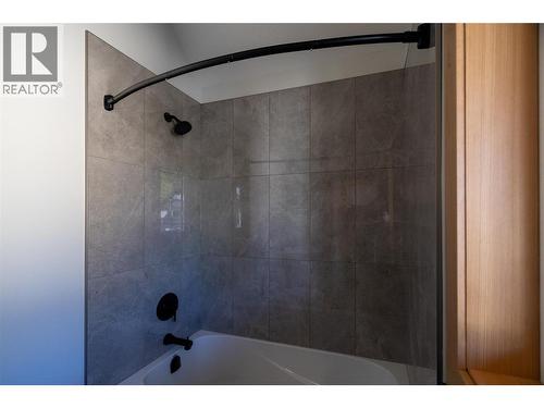 145 Lakeview Drive, Nelson, BC - Indoor Photo Showing Bathroom