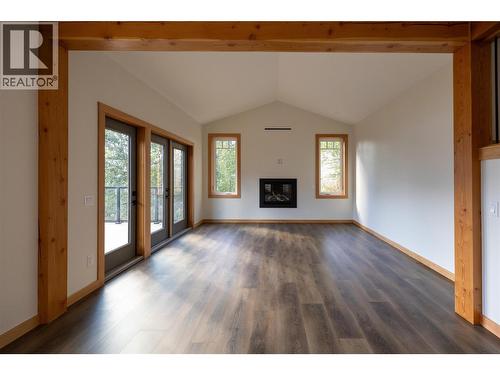 145 Lakeview Drive, Nelson, BC - Indoor With Fireplace