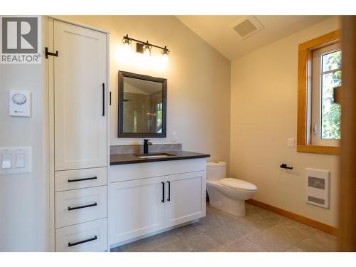 145 Lakeview Drive, Nelson, BC - Indoor Photo Showing Bathroom