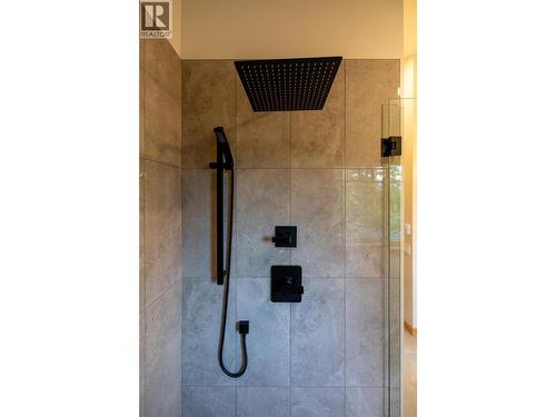 145 Lakeview Drive, Nelson, BC - Indoor Photo Showing Bathroom