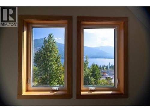 145 Lakeview Drive, Nelson, BC - Indoor Photo Showing Other Room