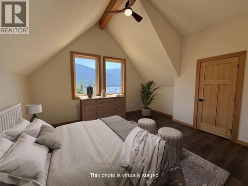 145 Lakeview Drive, Nelson, BC - Indoor Photo Showing Bedroom