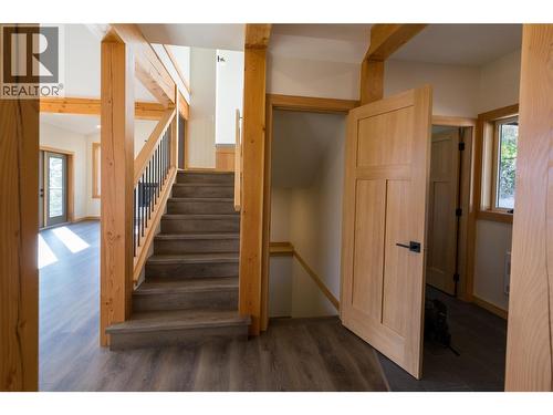 145 Lakeview Drive, Nelson, BC - Indoor Photo Showing Other Room