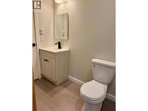 145 Lakeview Drive, Nelson, BC - Indoor Photo Showing Bathroom