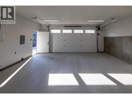 145 Lakeview Drive, Nelson, BC - Indoor Photo Showing Garage