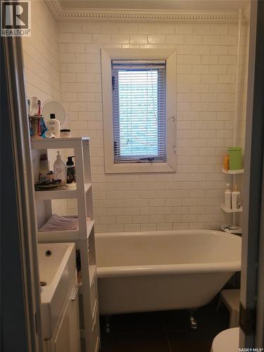 2337 Mcdonald Street, Regina, SK - Indoor Photo Showing Bathroom