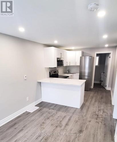 224 Rosslyn Avenue N, Hamilton, ON - Indoor Photo Showing Kitchen