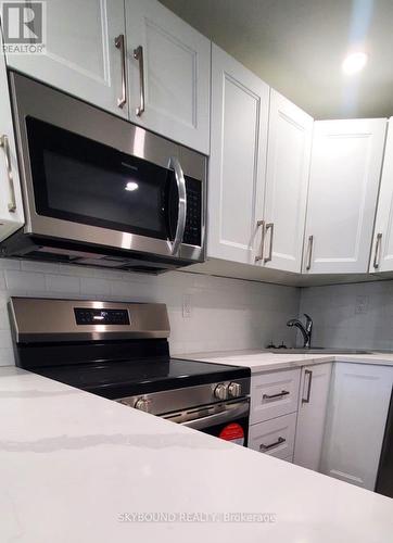 224 Rosslyn Avenue N, Hamilton, ON - Indoor Photo Showing Kitchen