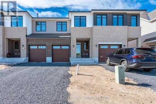 1071 BARROW AVENUE  Kingston (East Gardiners Rd), ON K7M 0G5