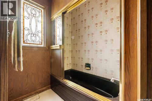 70 Lowry Place, Regina, SK - Indoor Photo Showing Bathroom
