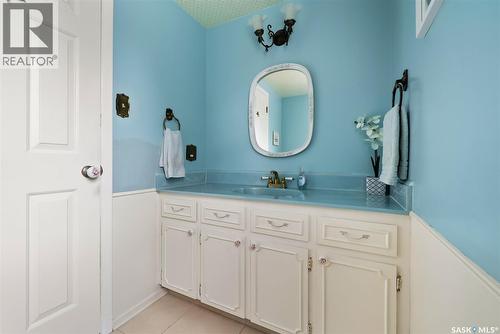 70 Lowry Place, Regina, SK - Indoor Photo Showing Bathroom