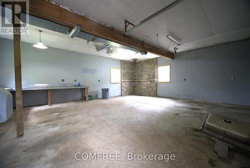 155 North Street, Southwest Middlesex (Glencoe), ON - Indoor Photo Showing Garage