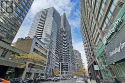 710 - 25 CARLTON STREET  Toronto, ON M5B 1L4