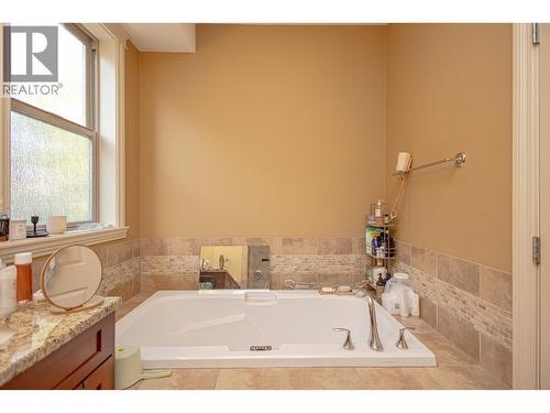 1767 Capistrano Peaks Crescent, Kelowna, BC - Indoor Photo Showing Bathroom